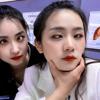 初入职场的我们法医季
屈轶龄and向琴琴