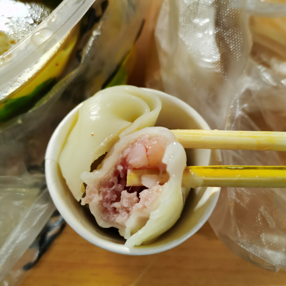 轩妈家芝士酥
食堂鲜虾馄饨+油条煎饺
明日早餐全麦+花生酱+麦趣尔