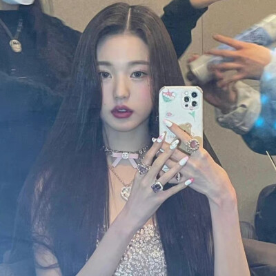 安宥真｜张元英
