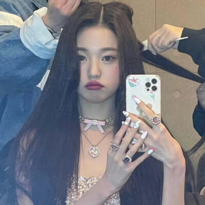 安宥真｜张元英
