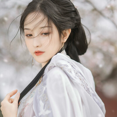 素人女头可二改。
注明程愫