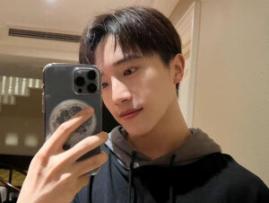 伯远 剪新发型啦