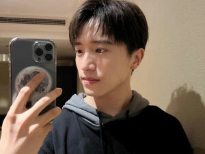 伯远 剪新发型啦