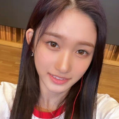 李瑞｜Liz｜GAEUL
