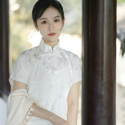 素人女头可二改。
注明程愫。