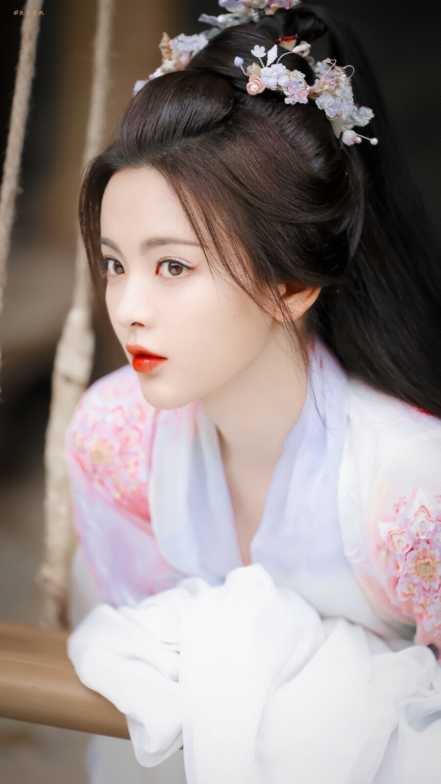 七时吉祥|杨超越 cr.枝上羊桃