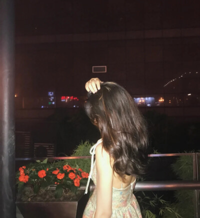 美女冒泡，咕噜咕噜，图片自取，无水印