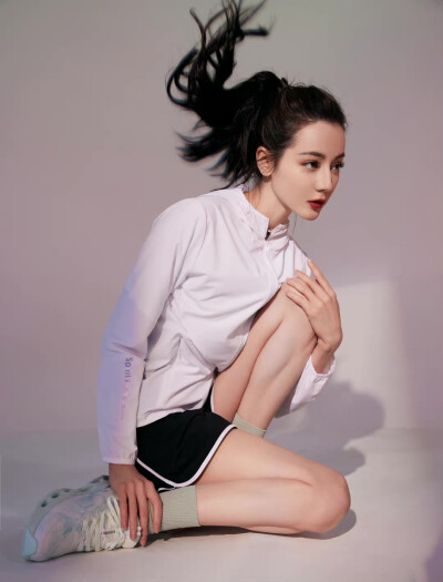 特步代言人-迪丽热巴