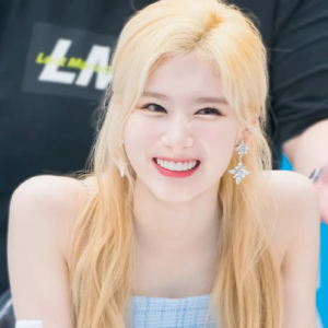 凑崎纱夏
标halfmoon_sana