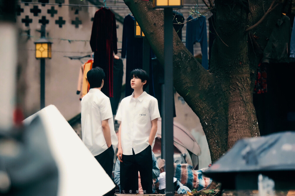 时代少年团 宋亚轩 刘耀文
“生命再长不过烟火落下了眼角