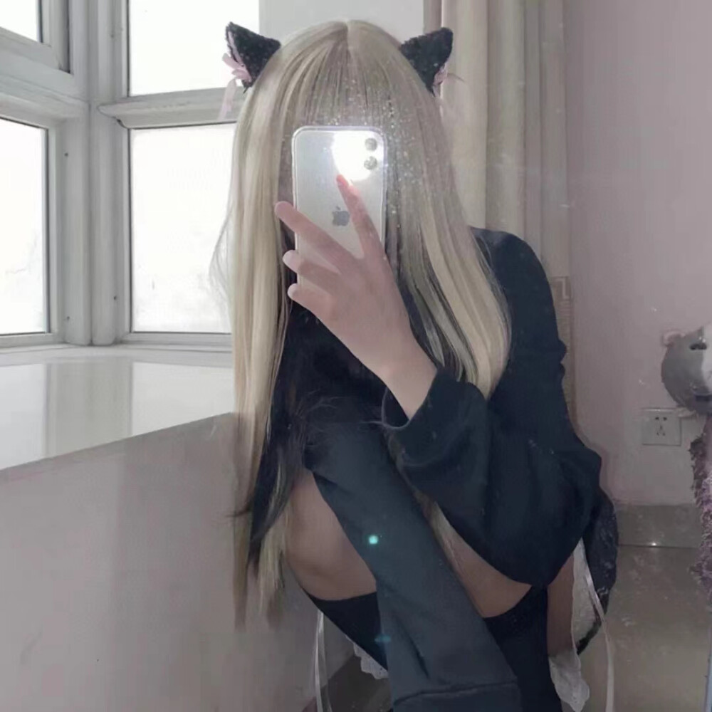 女 听说倒着走 就可以回到从前好像不行 原来 回忆就是惩罚那些念旧的人 原来这些都是短暂的陪伴 和永久的离开