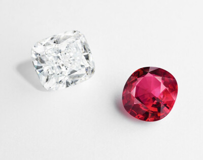 Van Cleef & Arpels 梵克雅宝「Treasure of Rubies」系列 Berunda 玫瑰金手镯 镶嵌1颗3.23ct的枕形切割红宝石，1颗3.99ct的枕形切割钻石，点缀钻石和红宝石