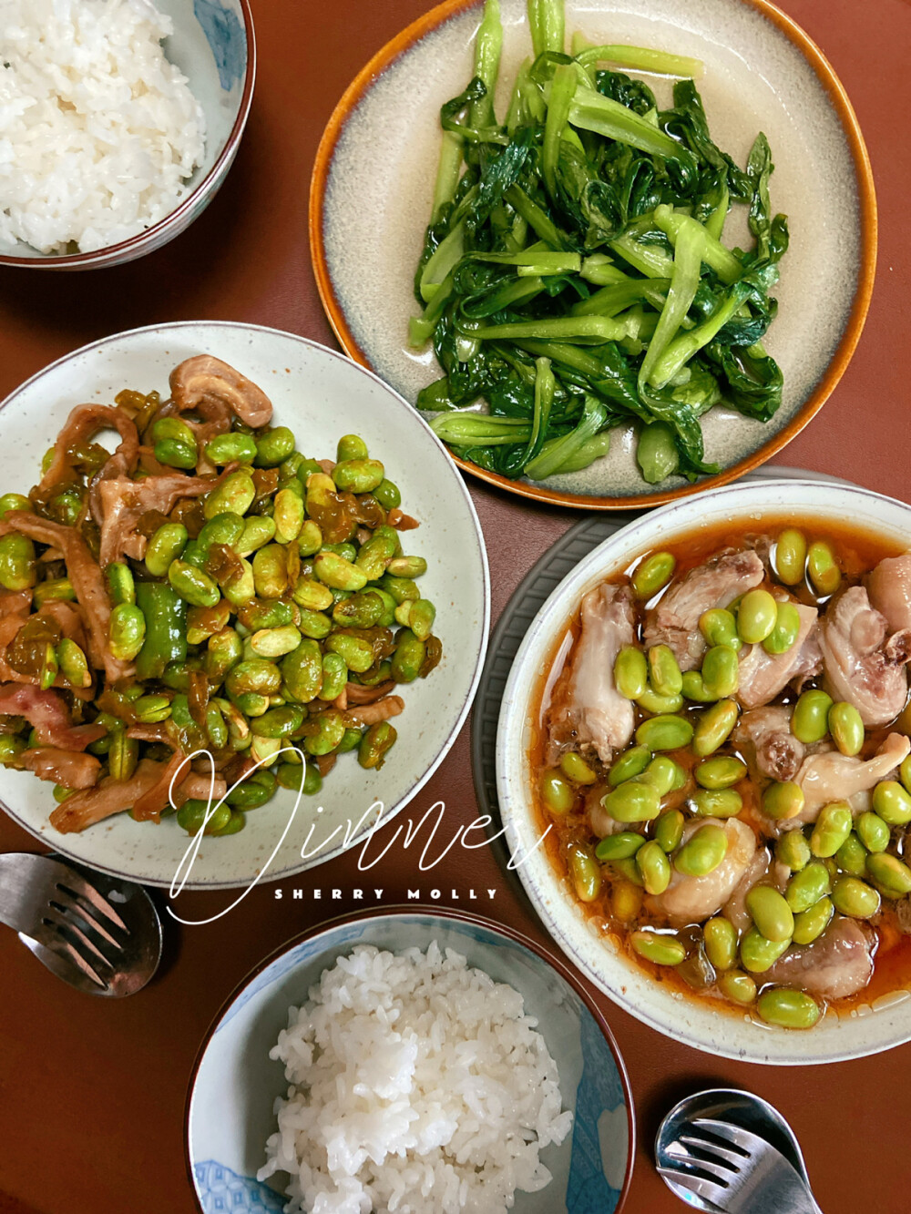 已經每一頓都得吃肉肉了～
M也做了一頓炒飯呢
從洗菜切菜炒飯一手包辦
「除了調味是我?」
一起好好吃飯吧