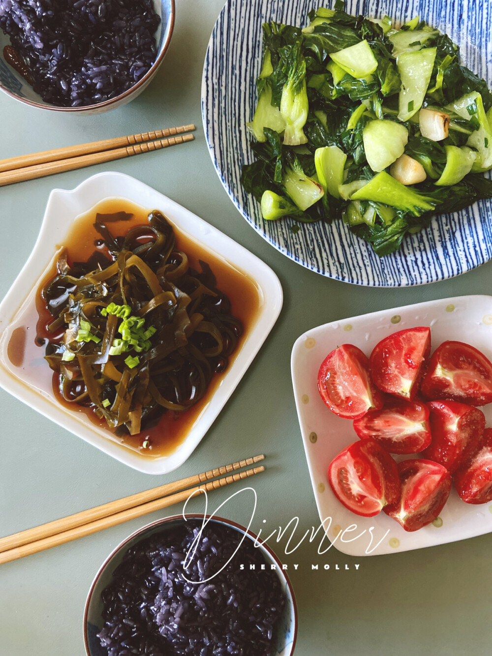 已經每一頓都得吃肉肉了～
M也做了一頓炒飯呢
從洗菜切菜炒飯一手包辦
「除了調味是我?」
一起好好吃飯吧