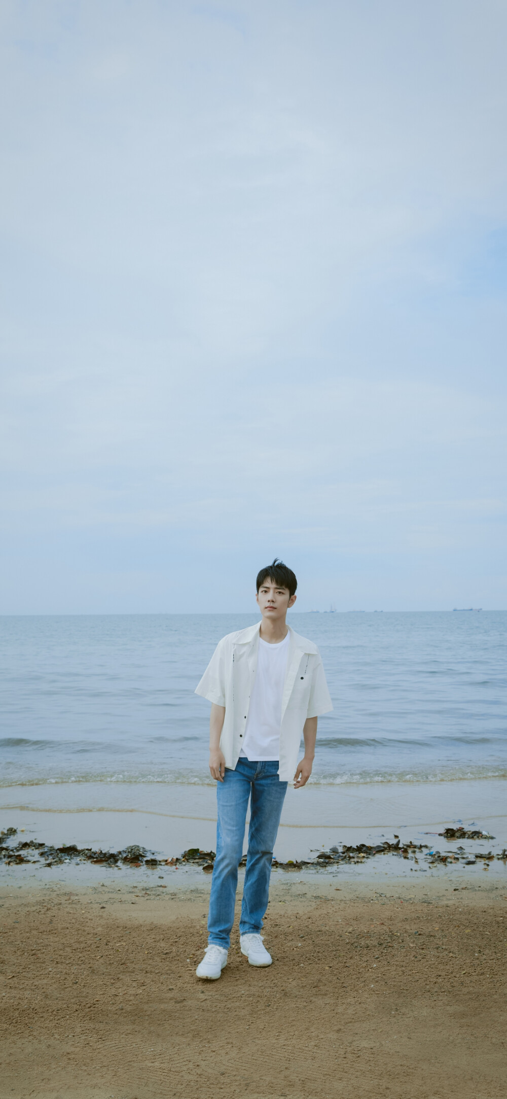 肖战 日常见肖战 微风簇浪,海阔愈澄. 面朝大海,揽一缕清风. (壁纸!