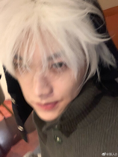 白毛张人0