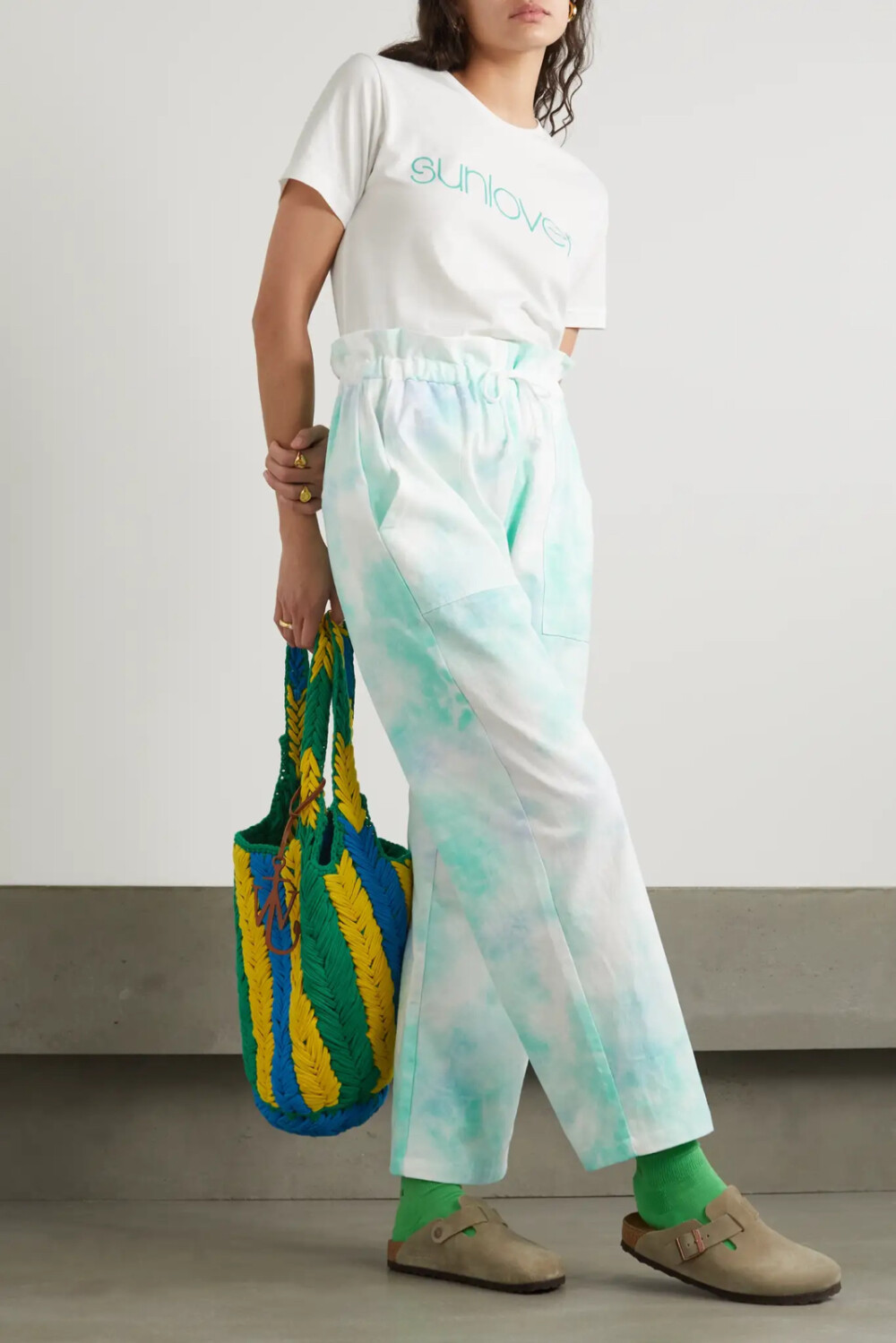 paradised 这款活泼明丽的 t 恤印有水绿色 "sunlover" 字样,仿佛专为