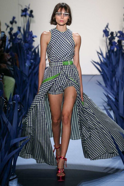 Adam Selman2018春夏高级成衣（部分）
秀场 大牌 时尚 成衣 服装 时装周 模特