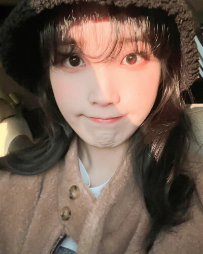 IU / 李知恩 × 冬日暖阳
©__南宫_