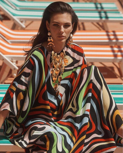 Emilio Pucci Spring/Summer 2022 Campaign
摄影：Lachlan Bailey
造型：Emmanuelle Alt
模特：Vittoria Ceretti