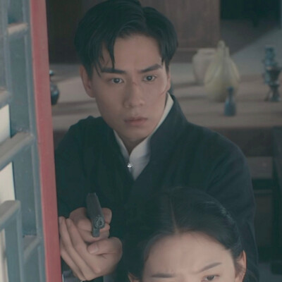 ◎胡一天 章若楠
◎张启 孟海棠
《凭栏一片风云起》
“我接住你”