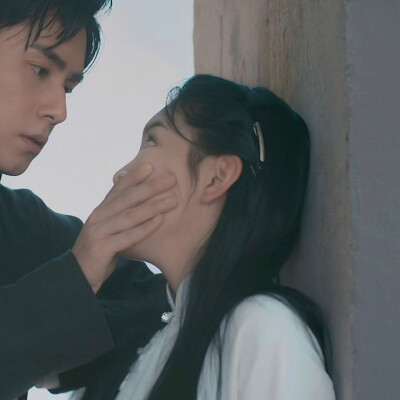 ◎胡一天 章若楠
◎张启 孟海棠
《凭栏一片风云起》
“我接住你”