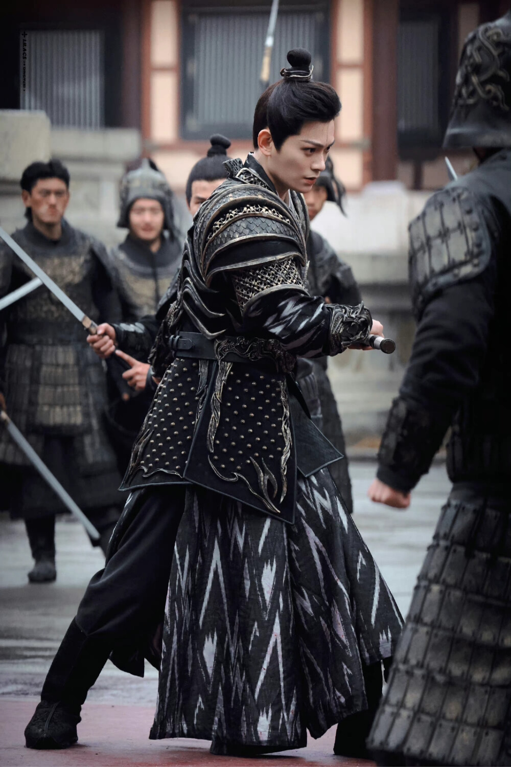 初空
cr:LILACS·丁禹兮