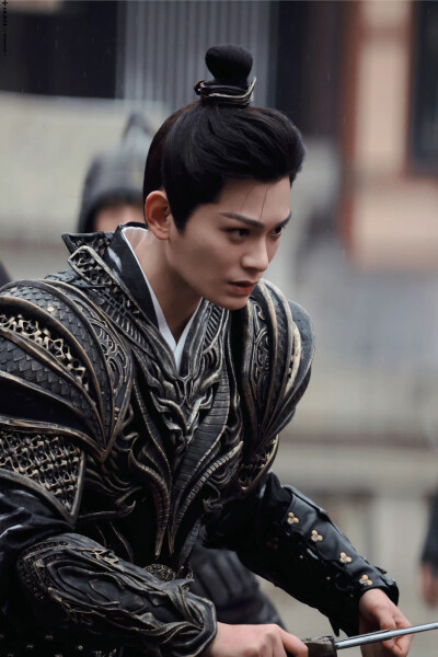 初空
cr:LILACS·丁禹兮