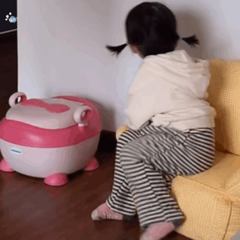 你凶我干什么啊
今日份丸子妹可爱搞怪萌娃gif表情包
源自各处 侵权删除 知源可评