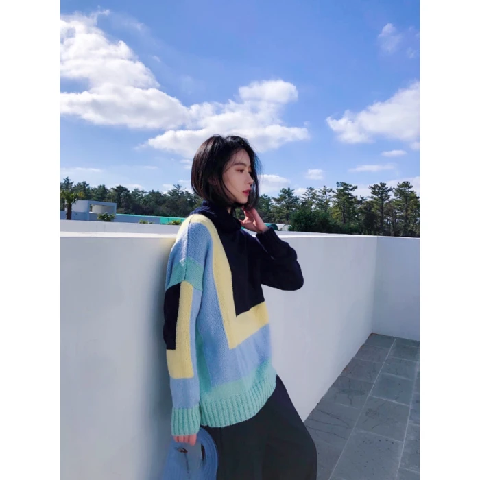 不出意外的话,那天电影上映我会一个人去看,买一杯奶茶,坐在最后一个