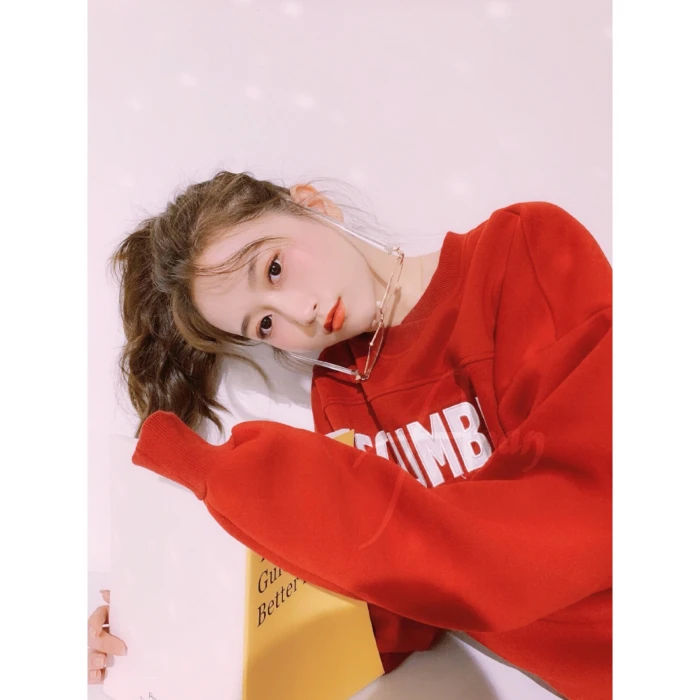 不出意外的话,那天电影上映我会一个人去看,买一杯奶茶,坐在最后一个