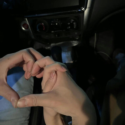 情侣牵手/侵权删