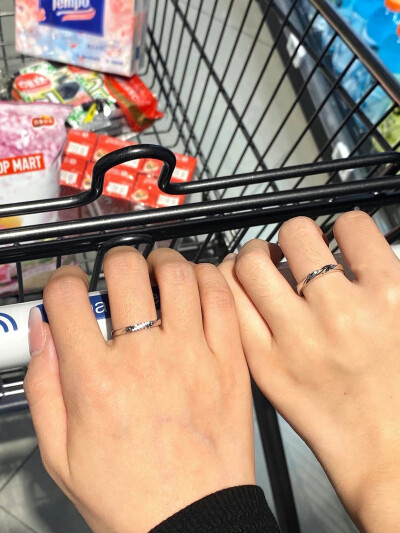 情侣牵手/侵权删