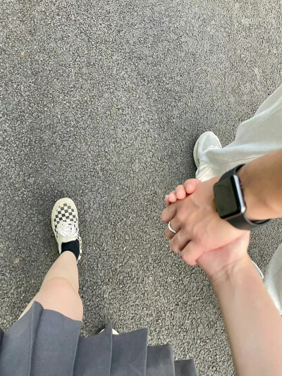 情侣牵手/侵权删