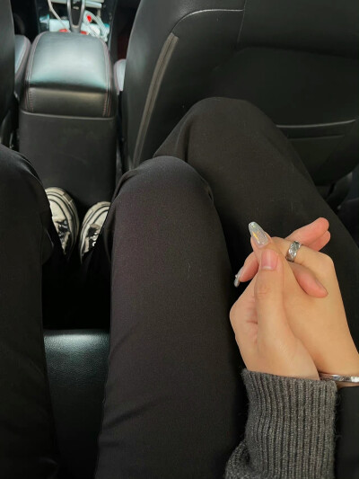 情侣牵手/侵权删