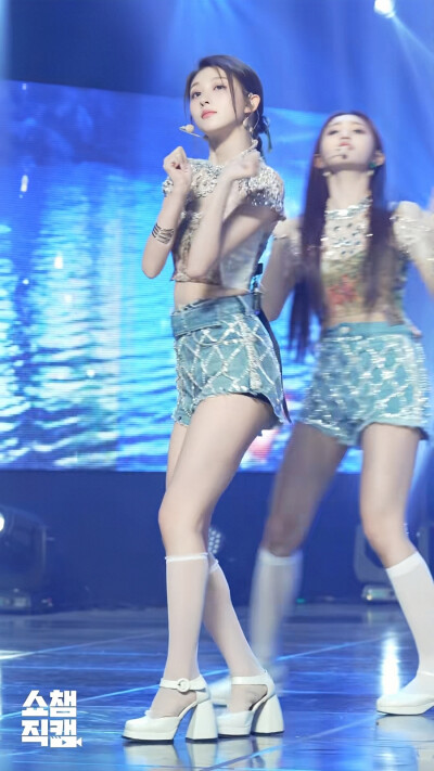 宫胁咲良壁纸可二改
金秋天壁纸可二改
刘諟我壁纸可二改