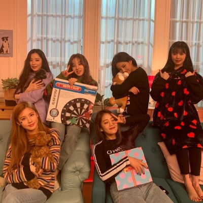 20190226 @ (G)I-DLE X CouchTalk
I-DLE和Neverland的窃窃私语的CouchTalk就这样结束了！
Neverland哟罗本 一起来听Senorita 一起听吧 晚安~