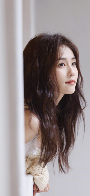白鹿壁纸♥
你的名字  是我读过最短的情诗