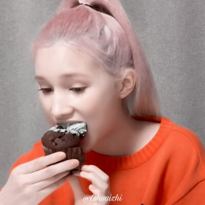 “纸杯蛋糕真的这么好吃吗？”
休宁巴伊叶
原截朴安冉