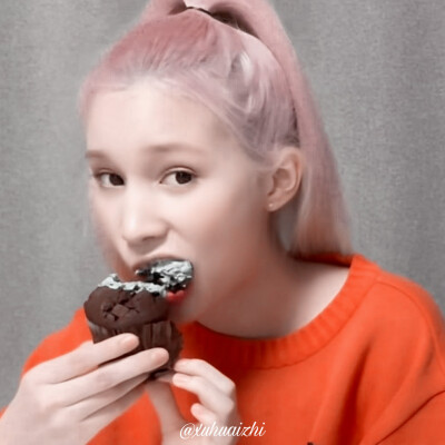 “纸杯蛋糕真的这么好吃吗？”
休宁巴伊叶
原截朴安冉