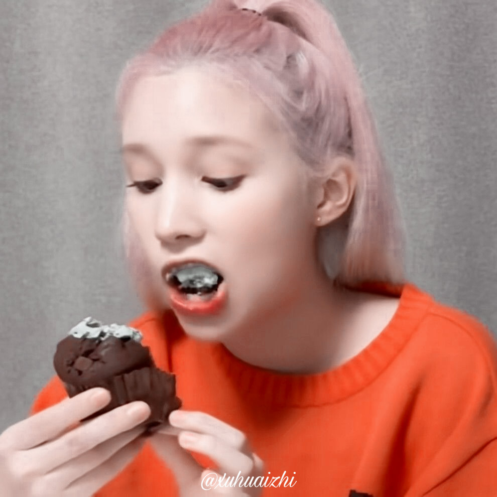 “纸杯蛋糕真的这么好吃吗？”
休宁巴伊叶
原截朴安冉