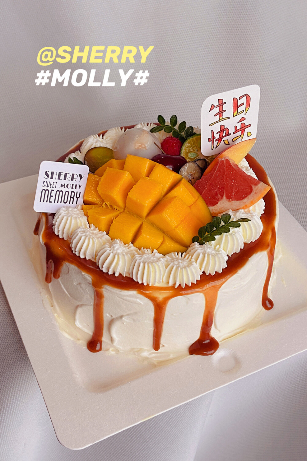 #SHERRYMOLLY家の下午茶# —『原味cake』
大口吃水果 大口吃蛋糕 一口融合的風味
有了焦糖醬之後 更有層次感 熱熱鬧鬧