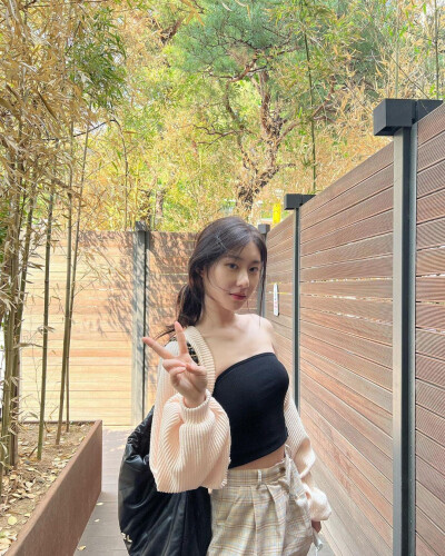 CHAERYEONG 李彩领