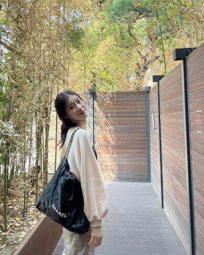 CHAERYEONG 李彩领