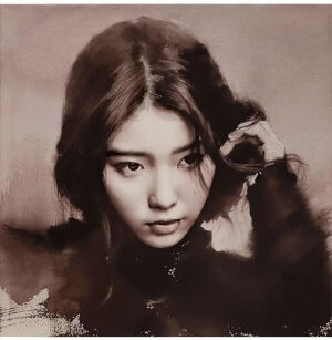 水彩是来自韩国的misulbu的作品在他的画里都满含情绪充满张力，misulbu很喜欢将人物置身于大面积的花朵背景下笔触轻松生动，既有狂野的勾勒又有细腻的刻画，相得益彰