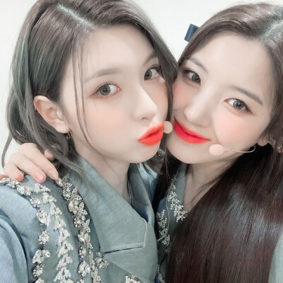 Loving you is worth everything to me. 对我来说，爱你一切都值得