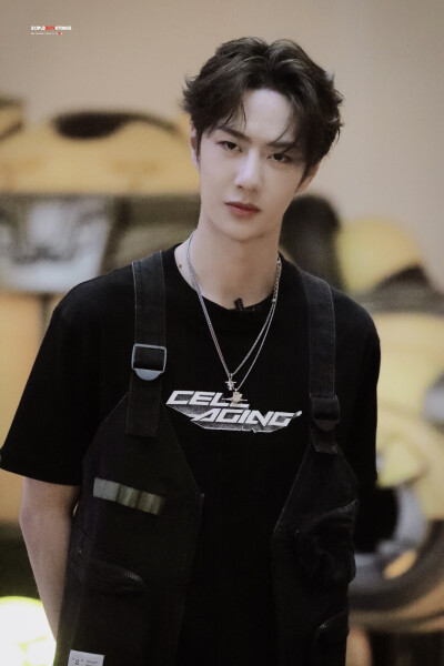 190727 王者荣耀体验展 @UNIQ-王一博 ?? cr:logo???