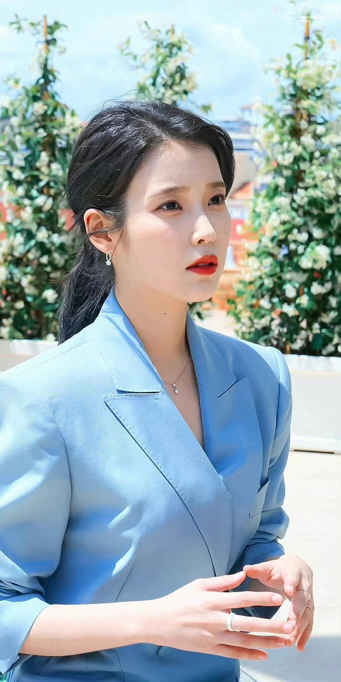 IU | 戛纳电影节
cr:砂糖收藏家