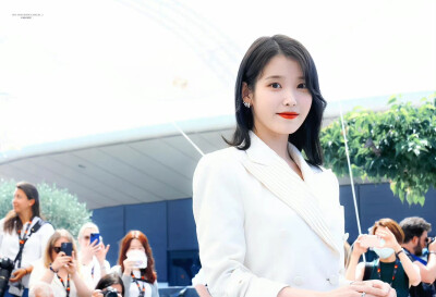 IU | 戛纳电影节
cr:砂糖收藏家