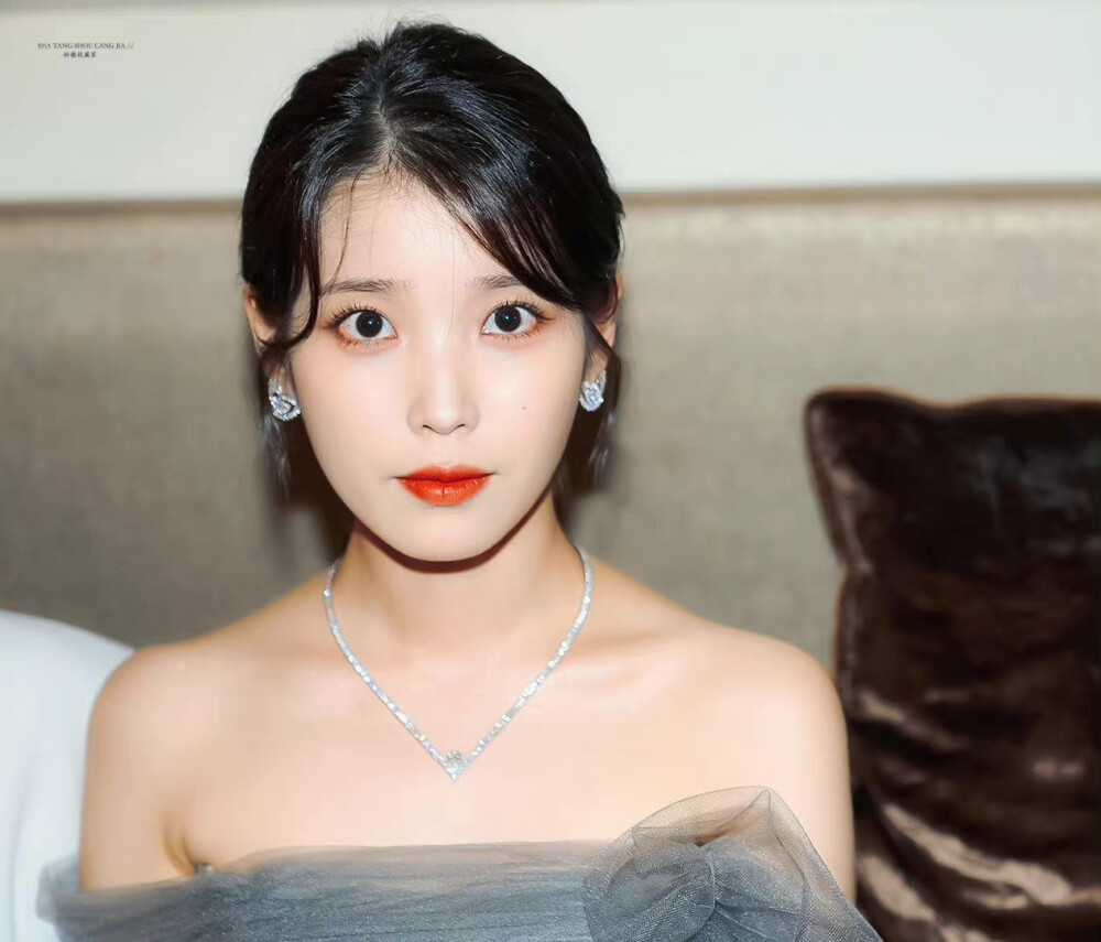 IU | 戛纳电影节
cr:砂糖收藏家